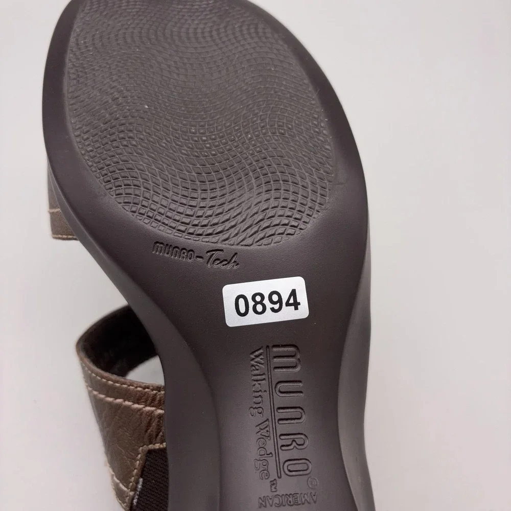Munro American Sandals Womens Size 8.5 Walking Wedge Brown Leather Comfort Shoes